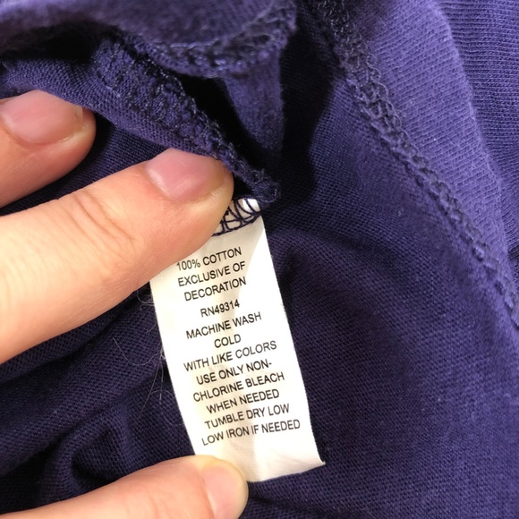 University of Washington V-Neck - Size Medium - Picture 5 of 5